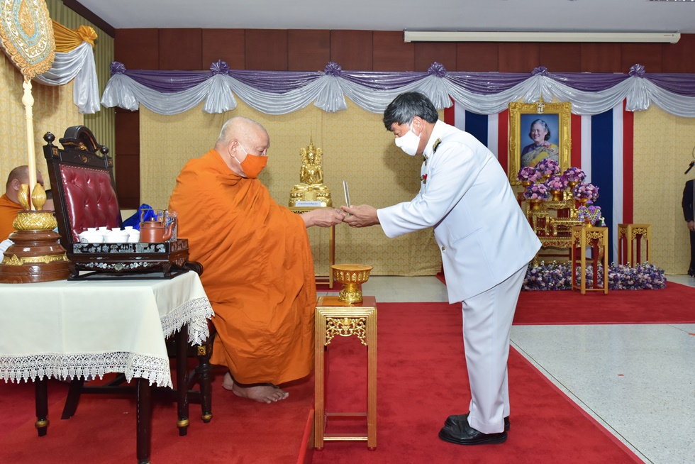 ผู้เข้ารับประทานของที่ระลึก จากเจ้าประคุณสมเด็จพระวันรัต